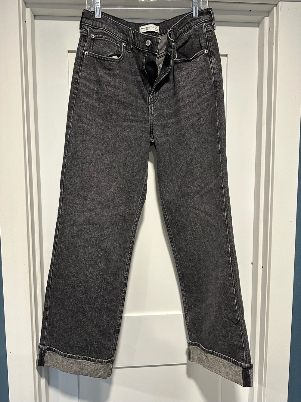 Abercrombie & Fitch Women’s Black Relaxed Straight Jeans, size 30